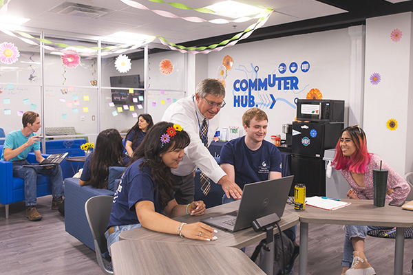 Students in the Commuter Student Hub